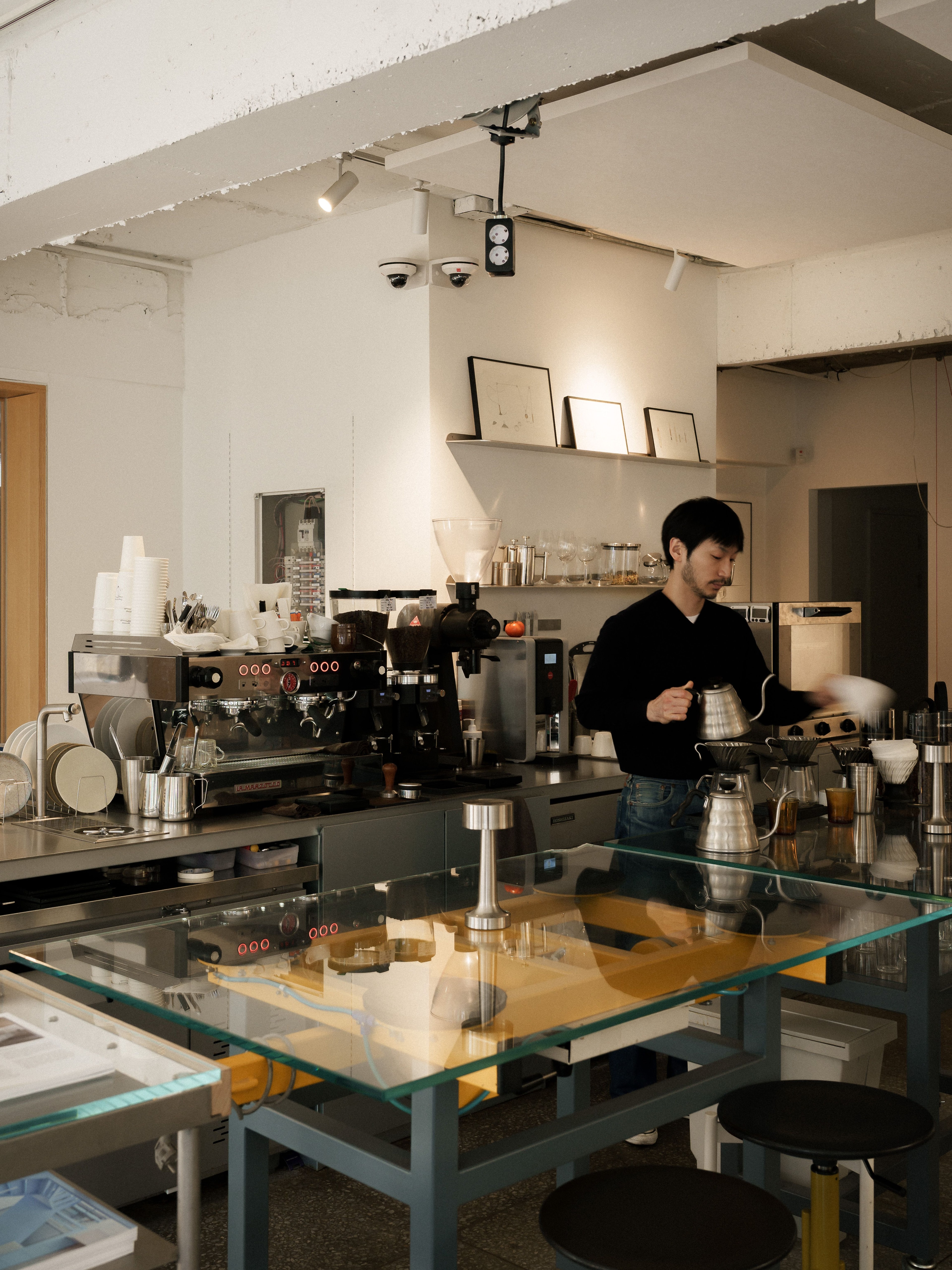 Engineering Club Samgakji is a recently opened coffee house located on the corner of an alley in Samgakji, Seoul.